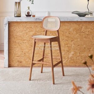 Kursi Bar Kayu Kombinasi Rotan Alami Modern