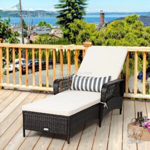 Lounger Rotan Sintetis Outdoor Dengan Bantalan