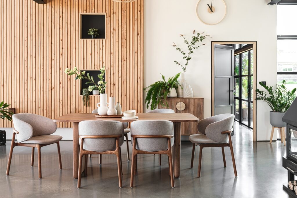Meja Makan Kayu Jati dengan Kombinasi Material Modern