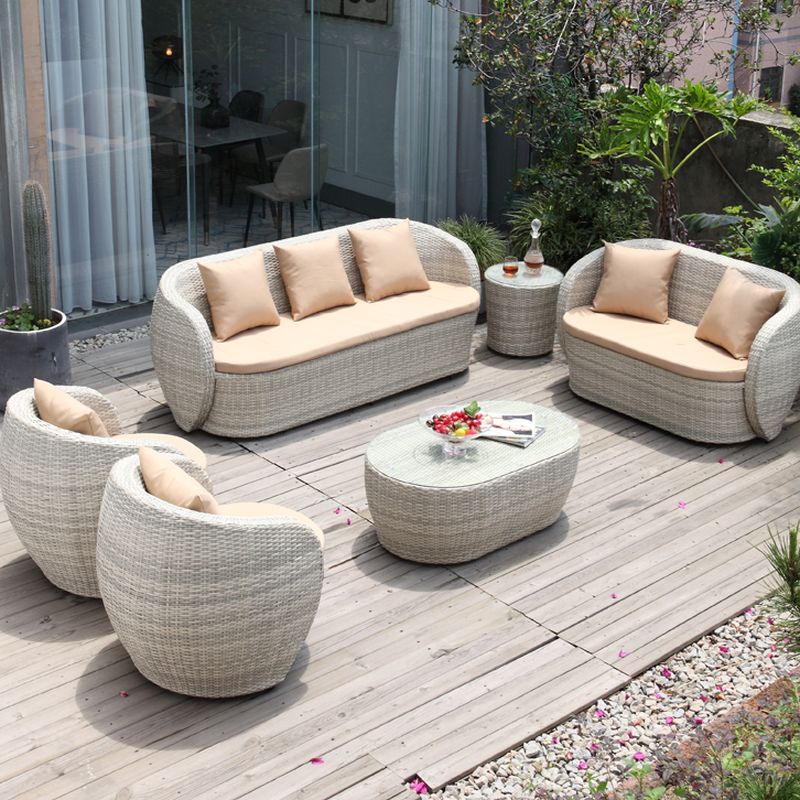 Sofa Rotan Outdoor Dengan Bantalan Berkualitas