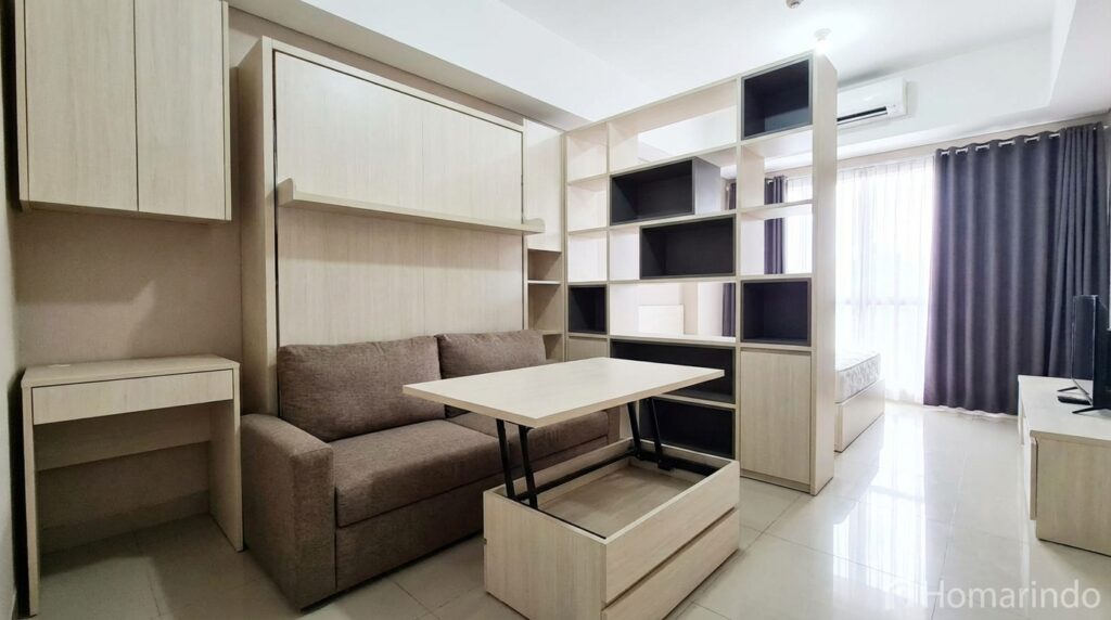 Apartemen Tipe Studio Terasa Luas dengan Furniture Multifungsi