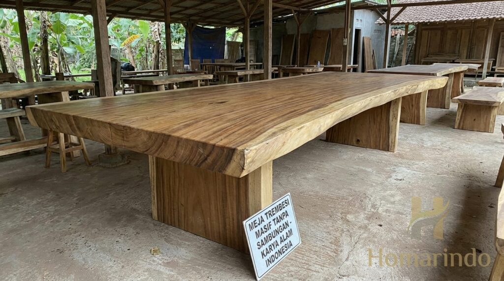 Meja Kayu Trembesi Ukuran Masif dan Solid Tanpa Sambungan