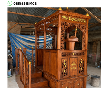 Mimbar Masjid Jati Ukiran Kaligrafi