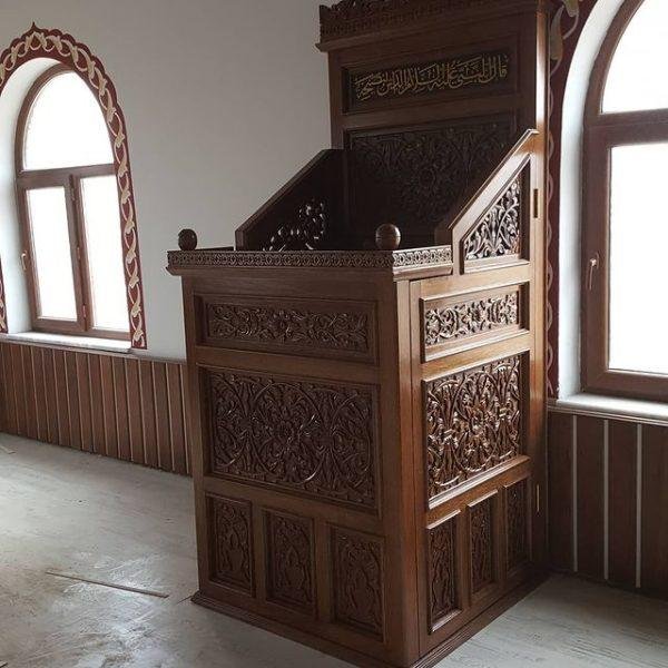 5 Bahan Mimbar Masjid yang Cocok untuk agar Kuat dan Elegan 2 5 Bahan Mimbar Masjid
