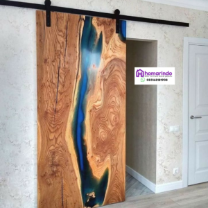 Pintu Resin Kayu Alami dengan Sistem Geser (Barn Door)