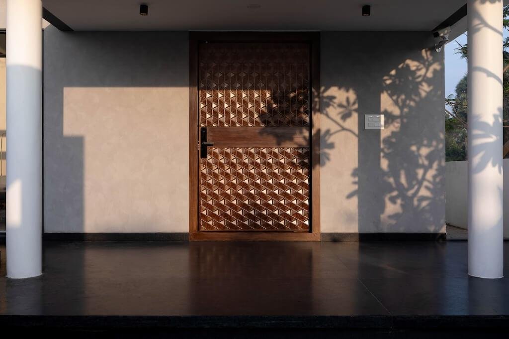 6 Efek Cahaya dan Bayangan dari Motif Pintu CNC yang Jarang Dibahas 2 Perubahan Karakter Motif Pintu CNC